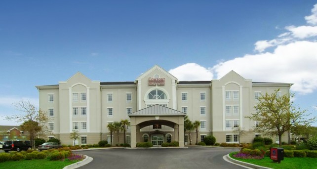 Exterior-Comfort-Suites