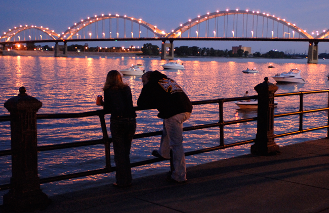 Sunset over the Mississippi River, by Gayle Harper, courtesy Quad Cities CVB